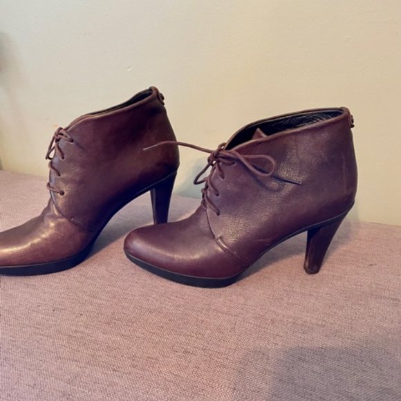 Stuart Weitzman Brown Leather Lace Up Heeled Boots, Size 6 - Picture 13 of 13